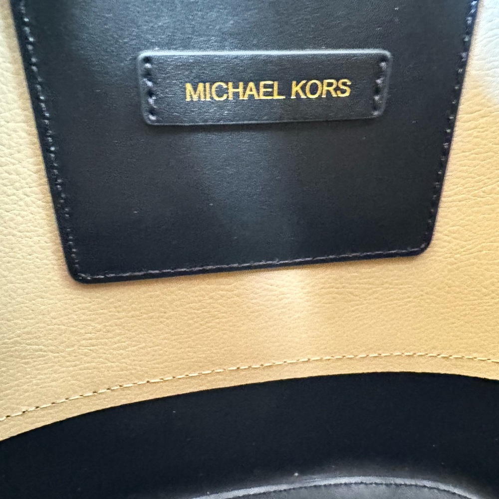 Micharl Kors Reed Medium Bucket Shoulder Crossbody Bag Black - Picture 8 of 14
